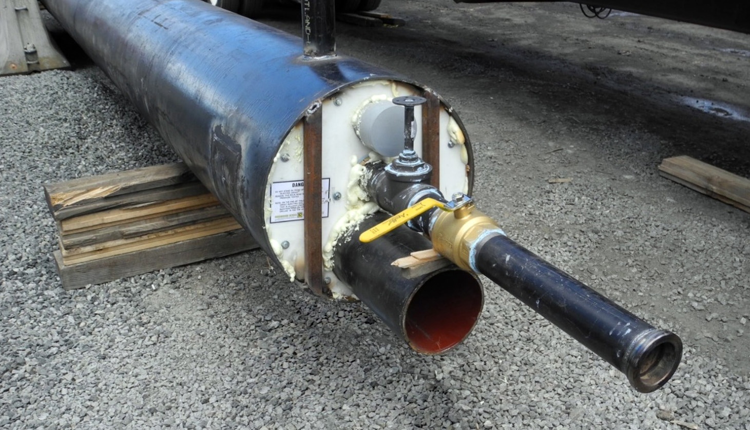 Cross-section of casing pipe used for thermal grout installation in horizontal directional drilling